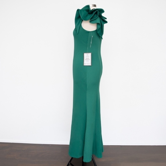 Betsy & Adam. Daisy long scuba one shoulder gown. - Picture 9 of 12